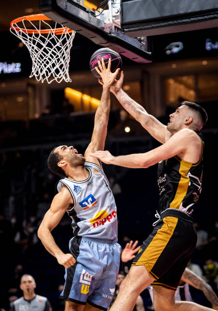 在防守端同 在防守端同